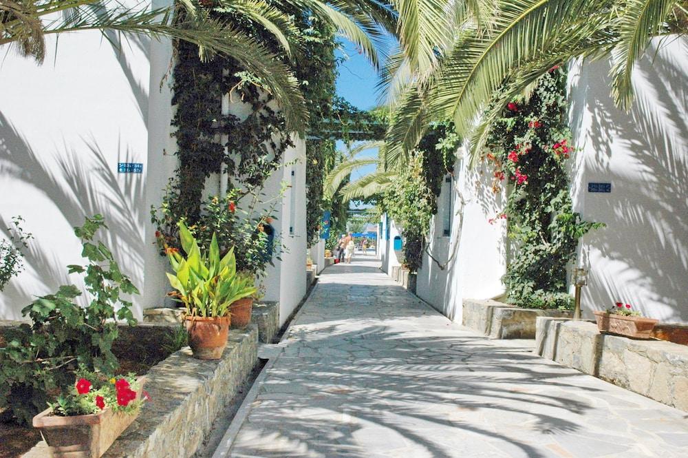 Galeana Beach Hotel Platanes  Exterior photo